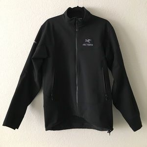 Arc’teryx lightweight soft shell jacket for men M